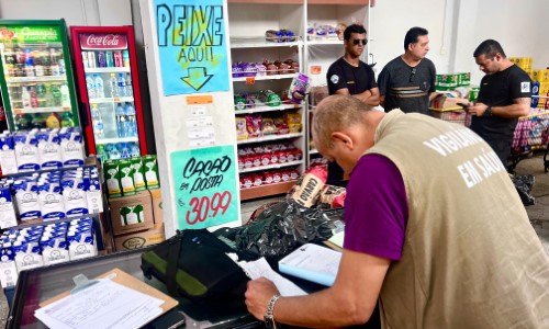 Supermercado no bairro Ipê é interditado durante fiscalização sanitária em Pinheiral